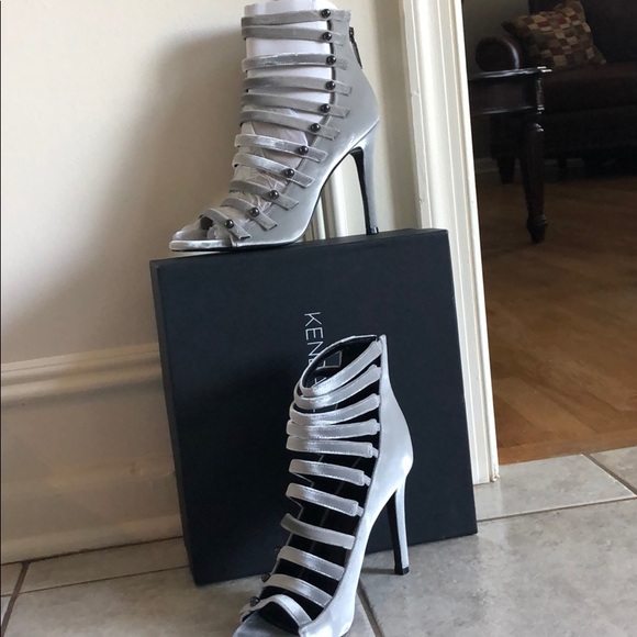 Kendall & Kylie Shoes - Kendall + Kylie Giaa 2 velvet Caged Sandal